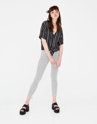 Striped shirt with knot