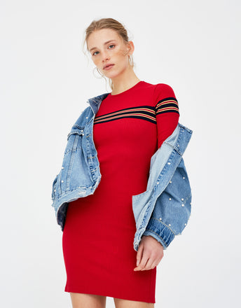 Dress with stripes on the chest